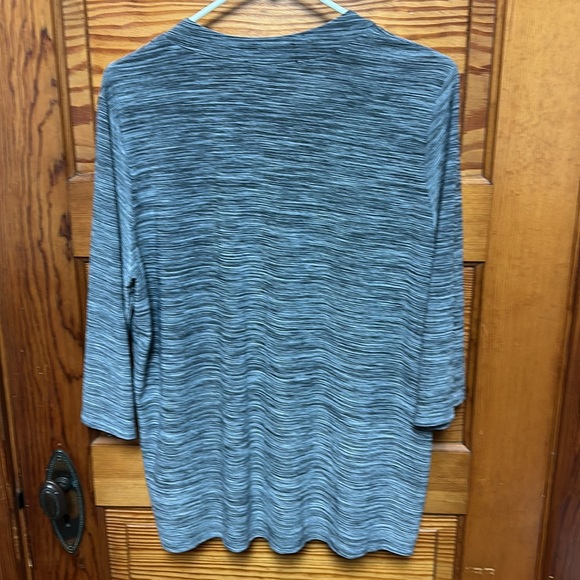 Elite McCarthry size 1X Heathered gray blouse with two breast pockets & pleats - Picture 5 of 5